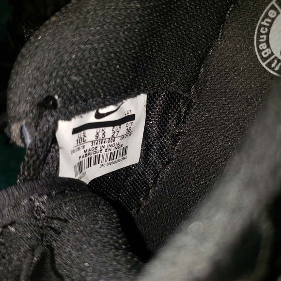 Boys Nike Shoes - Picture 5 of 5